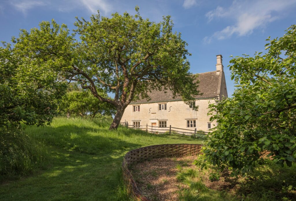 Woolsthorpe Manor-Isaac-Newton-residencia-macieira